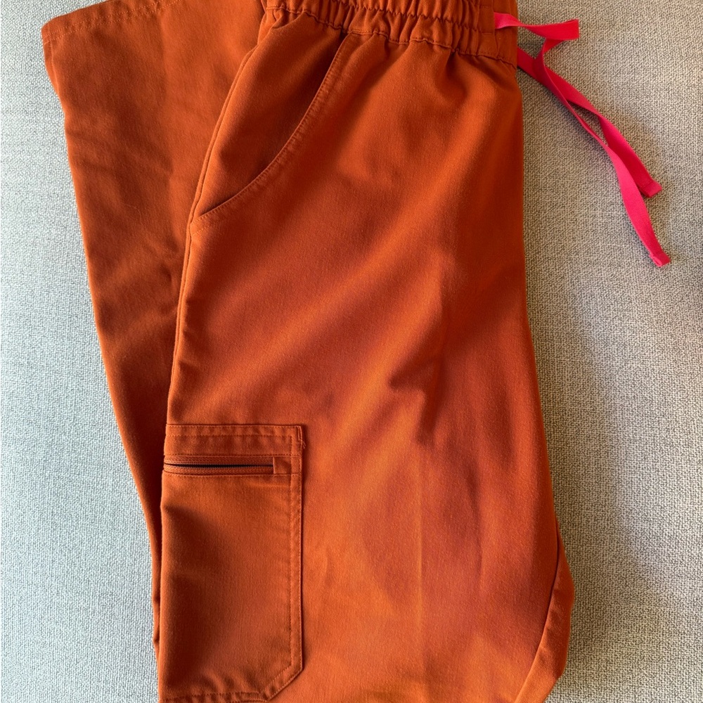 Figs Chia Rafalea Top & High waisted Dowa